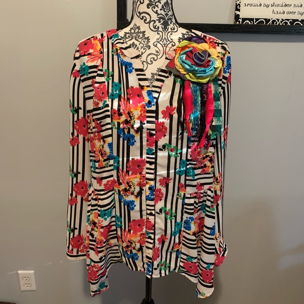 Gorgeous like new colorful and striped top with matching flower!